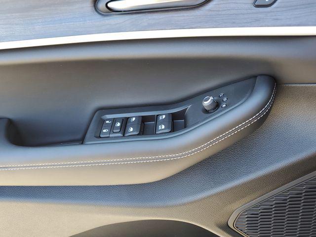 new 2025 Jeep Grand Cherokee car, priced at $43,995