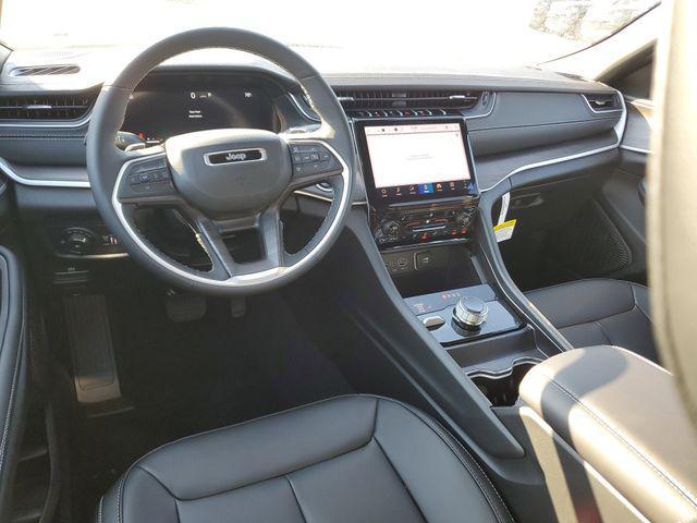 new 2025 Jeep Grand Cherokee car, priced at $43,995