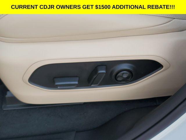 new 2025 Jeep Grand Cherokee car, priced at $40,995