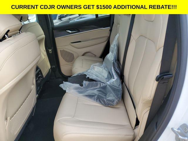 new 2025 Jeep Grand Cherokee car, priced at $40,995