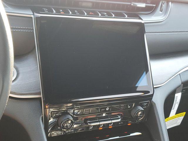 new 2025 Jeep Grand Cherokee car, priced at $43,995