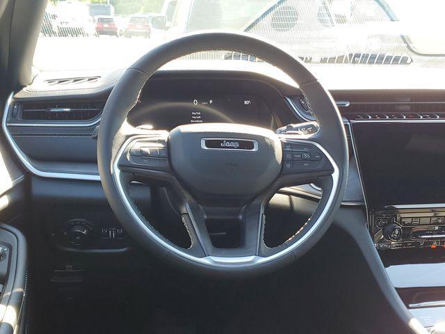 new 2025 Jeep Grand Cherokee car, priced at $43,995