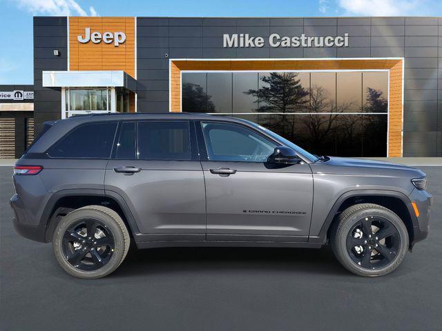 new 2025 Jeep Grand Cherokee car, priced at $41,995