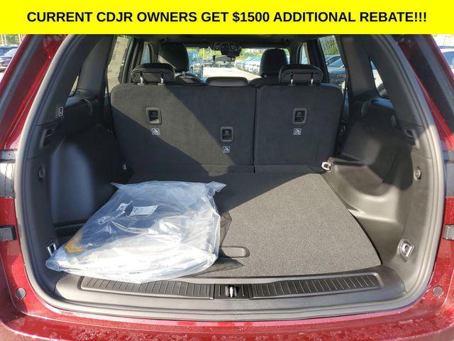 new 2025 Jeep Grand Cherokee car, priced at $41,995