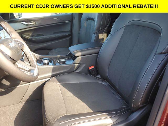 new 2025 Jeep Grand Cherokee car, priced at $41,995