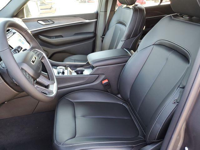 new 2025 Jeep Grand Cherokee car, priced at $44,495