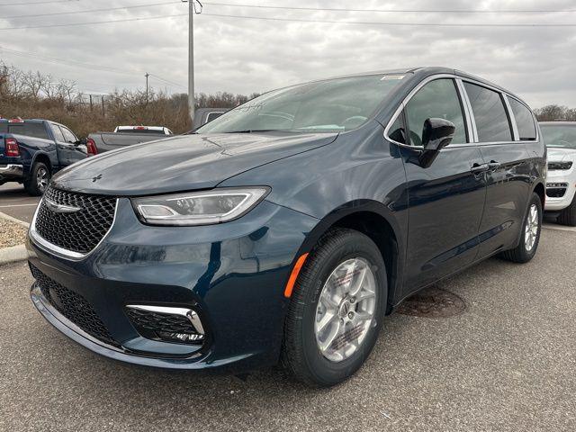 new 2025 Chrysler Pacifica car, priced at $40,495