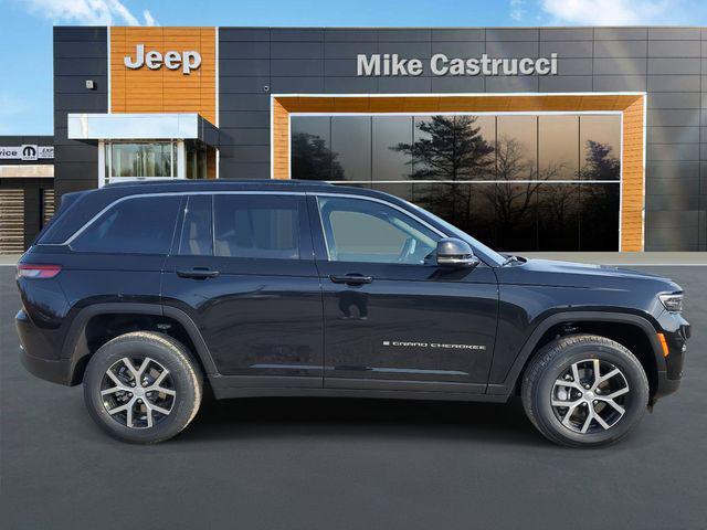 new 2025 Jeep Grand Cherokee car, priced at $43,995