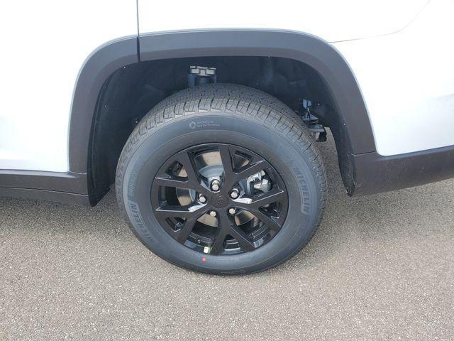 new 2025 Jeep Grand Cherokee L car, priced at $42,995