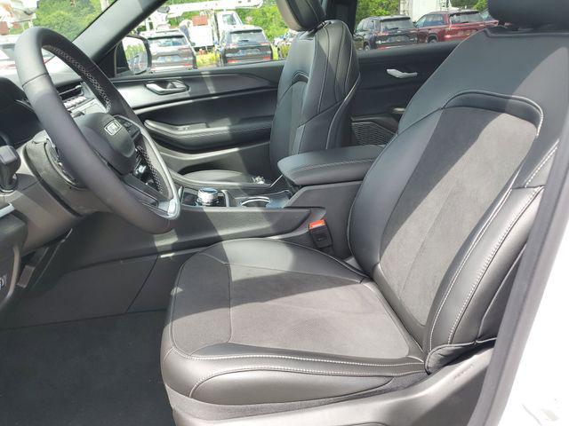 new 2025 Jeep Grand Cherokee L car, priced at $42,995