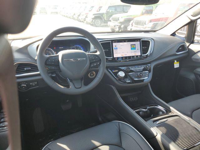new 2025 Chrysler Pacifica car, priced at $45,995