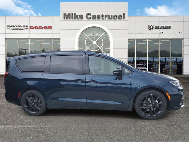 new 2025 Chrysler Pacifica car, priced at $48,995