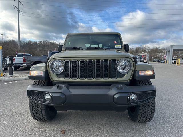 new 2025 Jeep Gladiator car, priced at $39,995