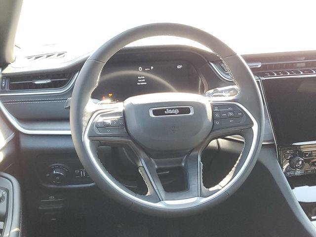 new 2025 Jeep Grand Cherokee car, priced at $45,995