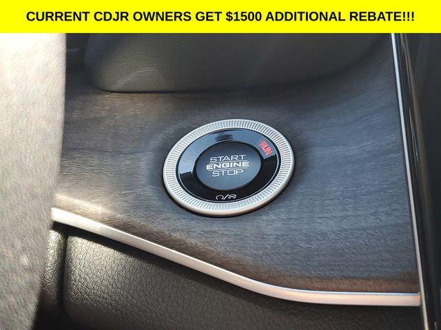 new 2025 Jeep Grand Cherokee car, priced at $45,995