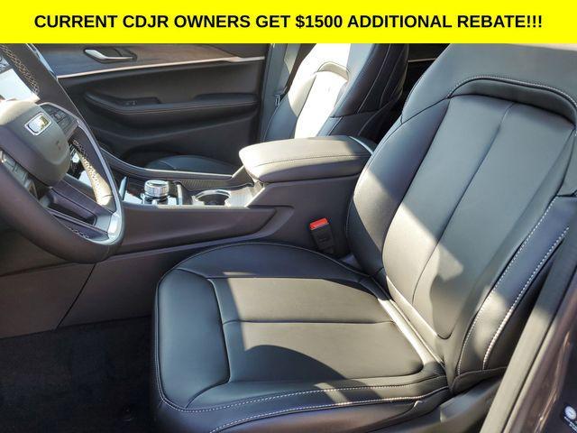 new 2025 Jeep Grand Cherokee car, priced at $45,995