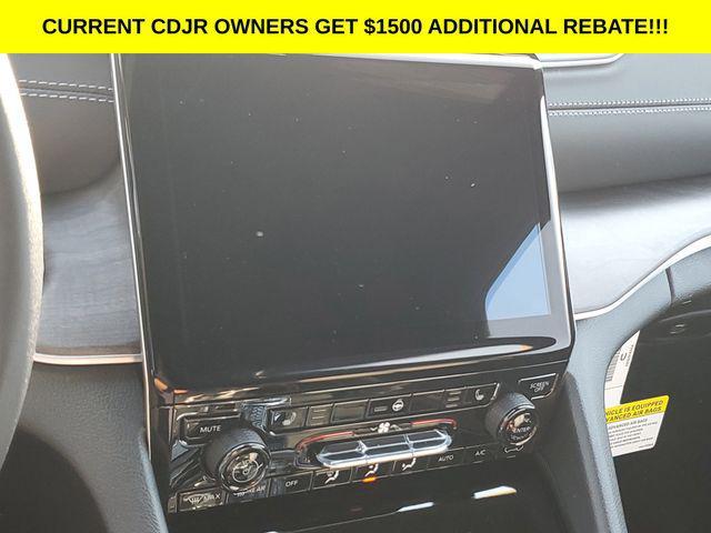 new 2025 Jeep Grand Cherokee car, priced at $45,995