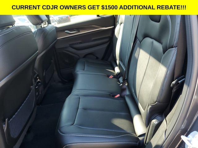 new 2025 Jeep Grand Cherokee car, priced at $45,995