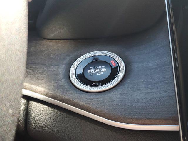 new 2025 Jeep Grand Cherokee car, priced at $45,995