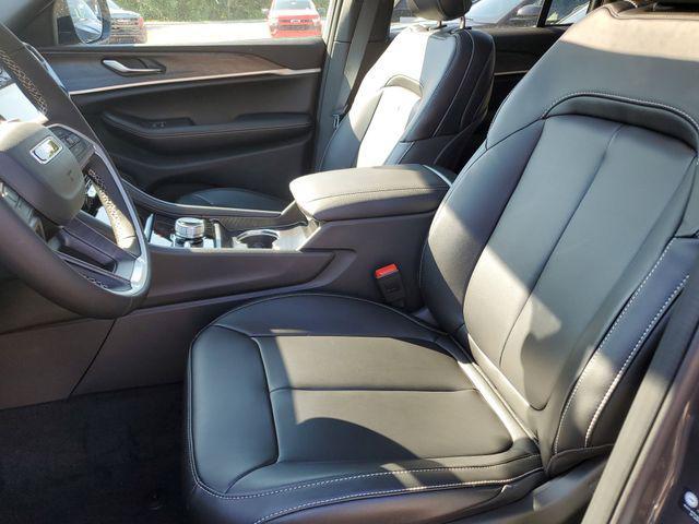 new 2025 Jeep Grand Cherokee car, priced at $45,995