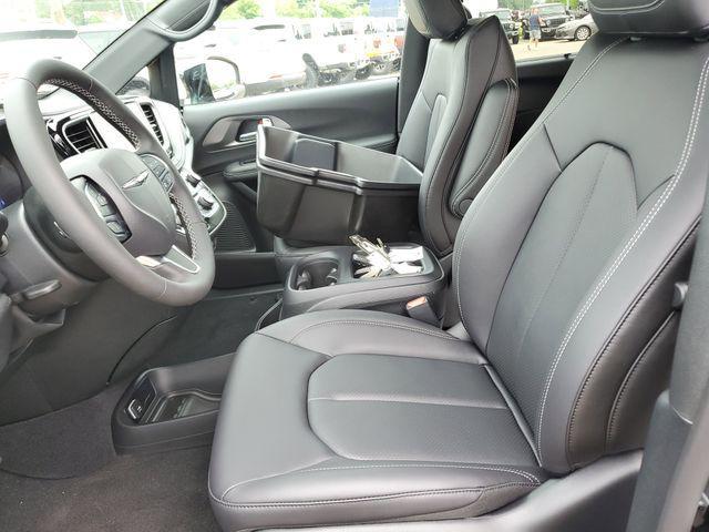 new 2025 Chrysler Pacifica car, priced at $41,995
