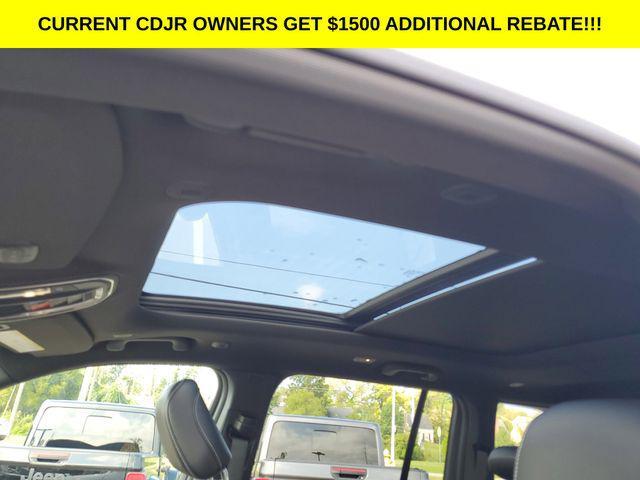 new 2025 Jeep Grand Cherokee car, priced at $45,995