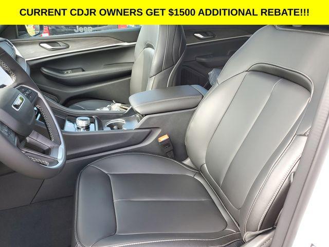 new 2025 Jeep Grand Cherokee car, priced at $45,995