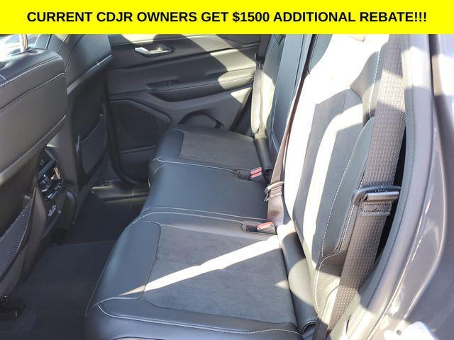 new 2025 Jeep Grand Cherokee car, priced at $41,995