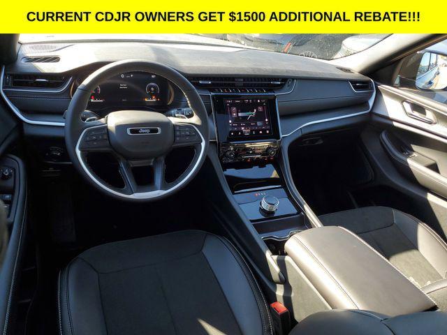 new 2025 Jeep Grand Cherokee car, priced at $41,995