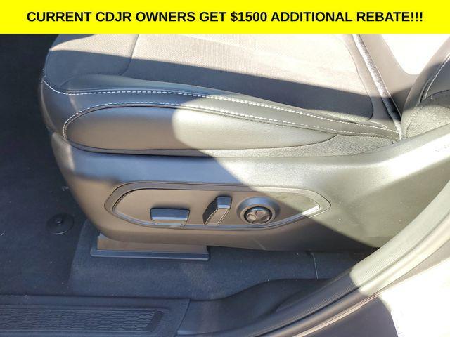 new 2025 Jeep Grand Cherokee car, priced at $41,995