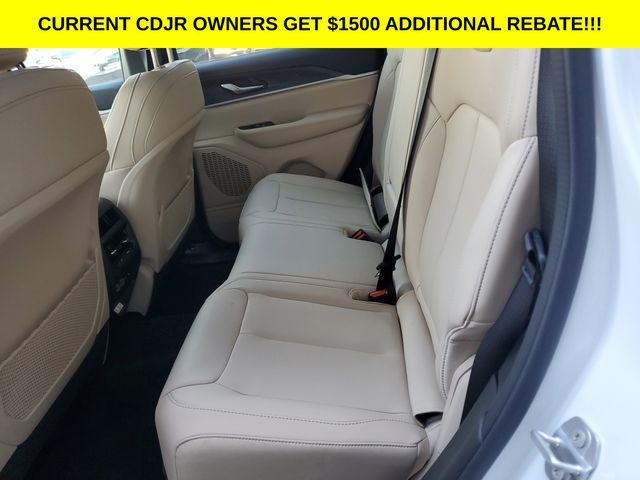 new 2025 Jeep Grand Cherokee car, priced at $40,995