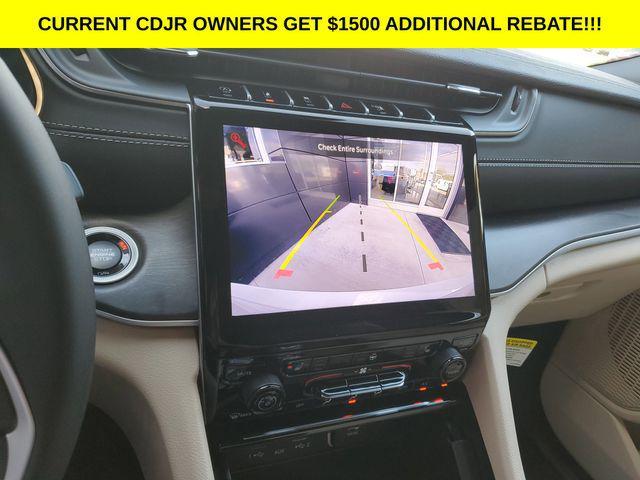 new 2025 Jeep Grand Cherokee car, priced at $40,995