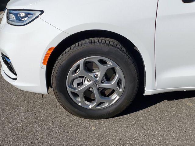 new 2024 Chrysler Pacifica car, priced at $43,495