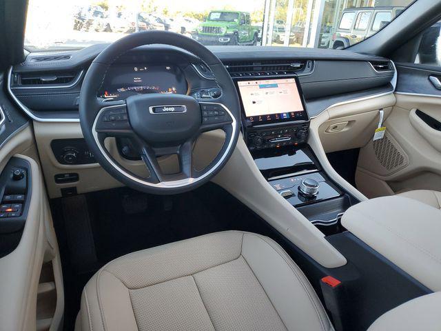 new 2025 Jeep Grand Cherokee car, priced at $49,995