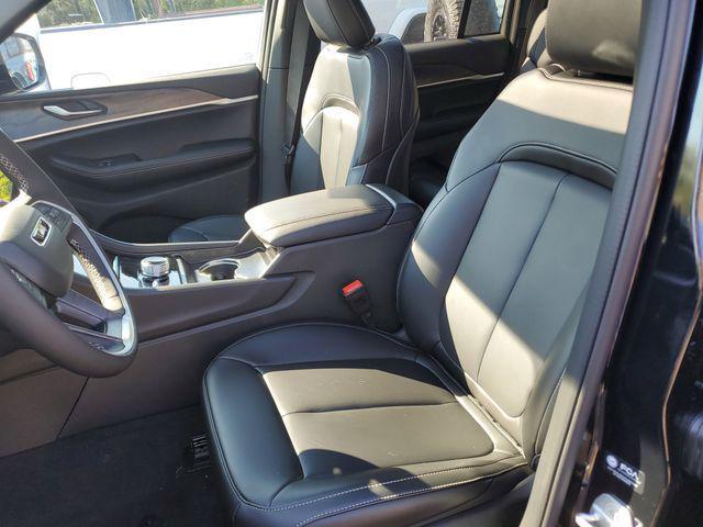 new 2025 Jeep Grand Cherokee car, priced at $48,995