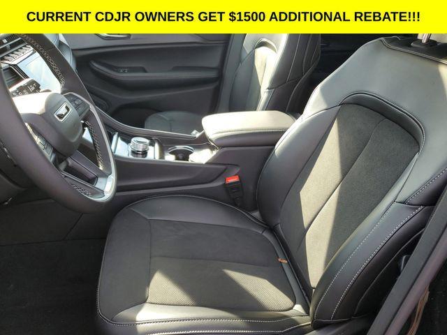 new 2025 Jeep Grand Cherokee car, priced at $42,995