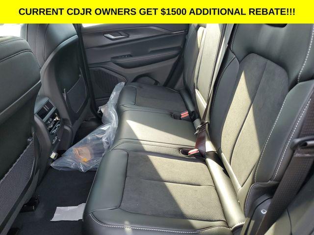 new 2025 Jeep Grand Cherokee car, priced at $42,995