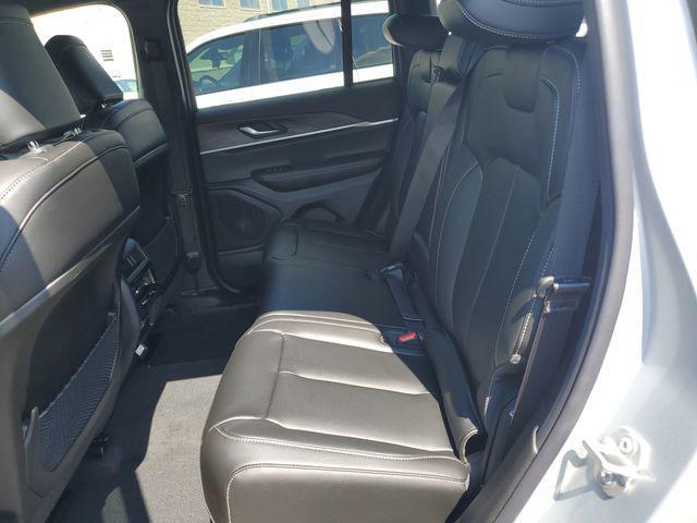 new 2025 Jeep Grand Cherokee car, priced at $39,995