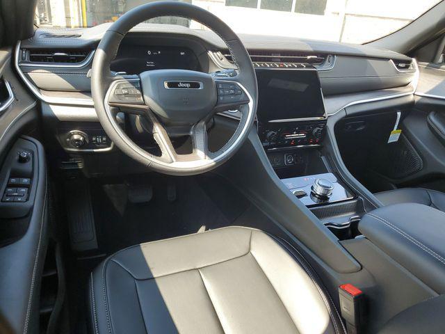 new 2025 Jeep Grand Cherokee car, priced at $39,995