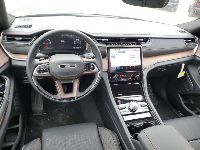 new 2025 Jeep Grand Cherokee car, priced at $54,995