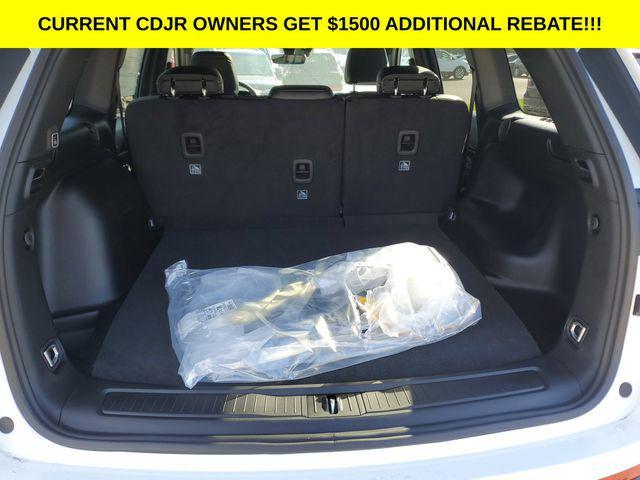 new 2025 Jeep Grand Cherokee car, priced at $40,995