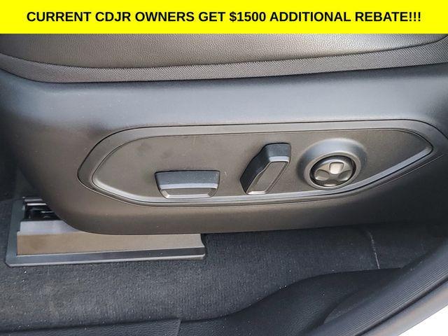 new 2025 Jeep Grand Cherokee car, priced at $40,995