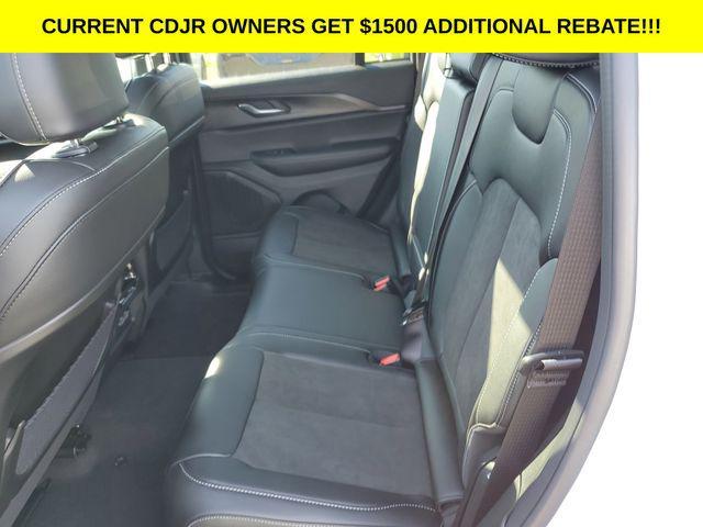 new 2025 Jeep Grand Cherokee car, priced at $40,995