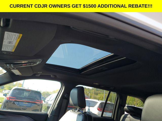 new 2025 Jeep Grand Cherokee car, priced at $40,995