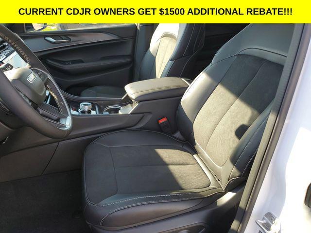 new 2025 Jeep Grand Cherokee car, priced at $40,995