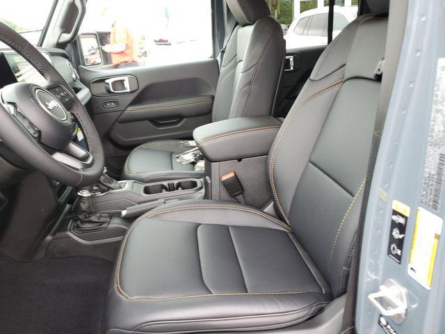new 2025 Jeep Gladiator car, priced at $43,995