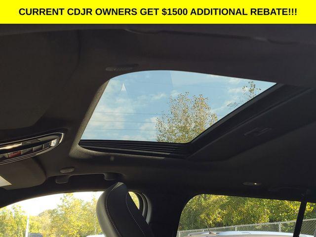 new 2025 Jeep Grand Cherokee car, priced at $37,995