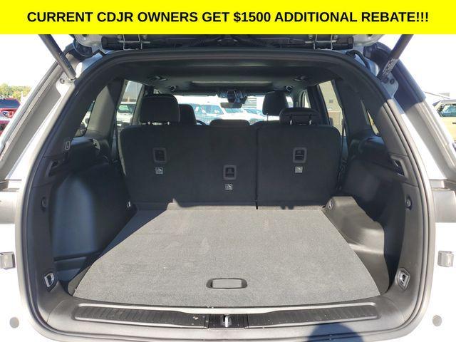 new 2025 Jeep Grand Cherokee car, priced at $37,995