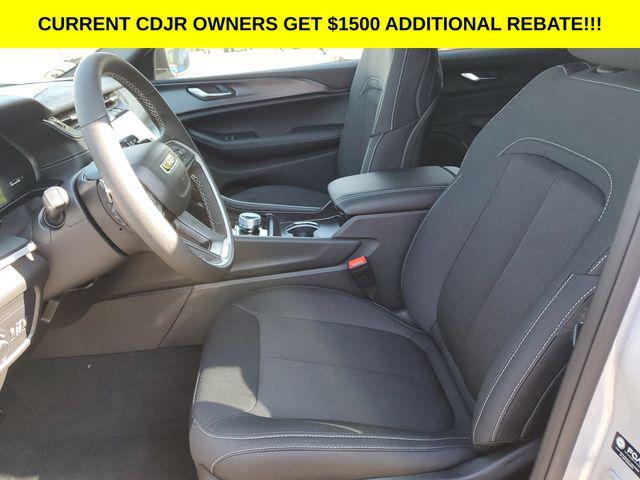 new 2025 Jeep Grand Cherokee car, priced at $37,995