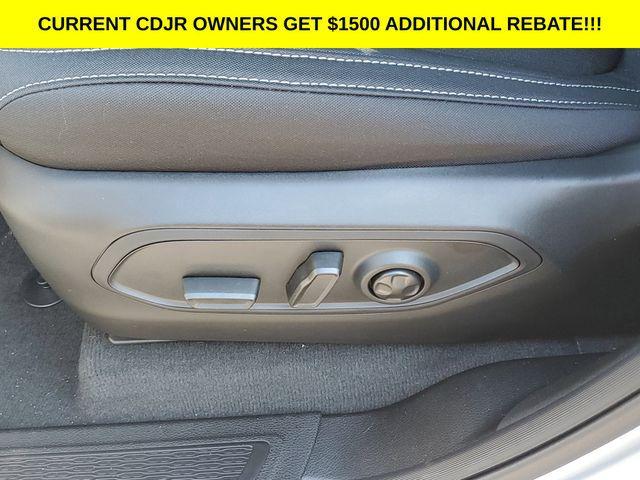 new 2025 Jeep Grand Cherokee car, priced at $37,995